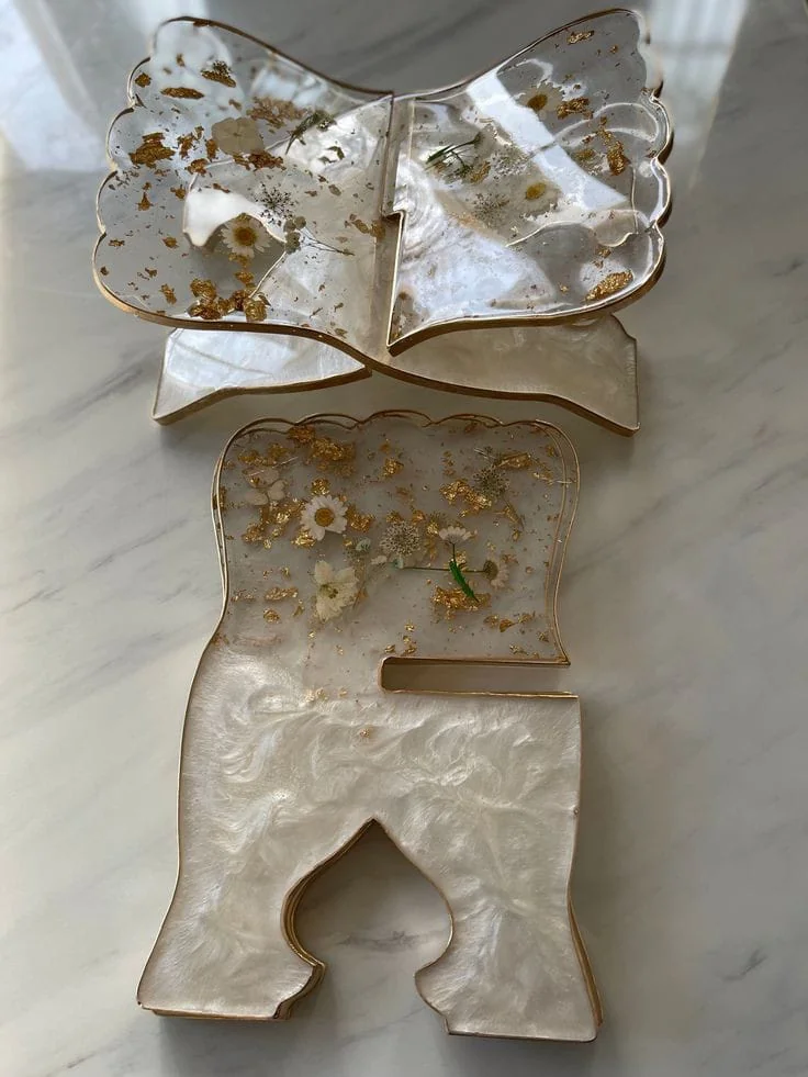 حامل مصحف بالورد — ديكورات منزلية يدوية — Resin Aswan
