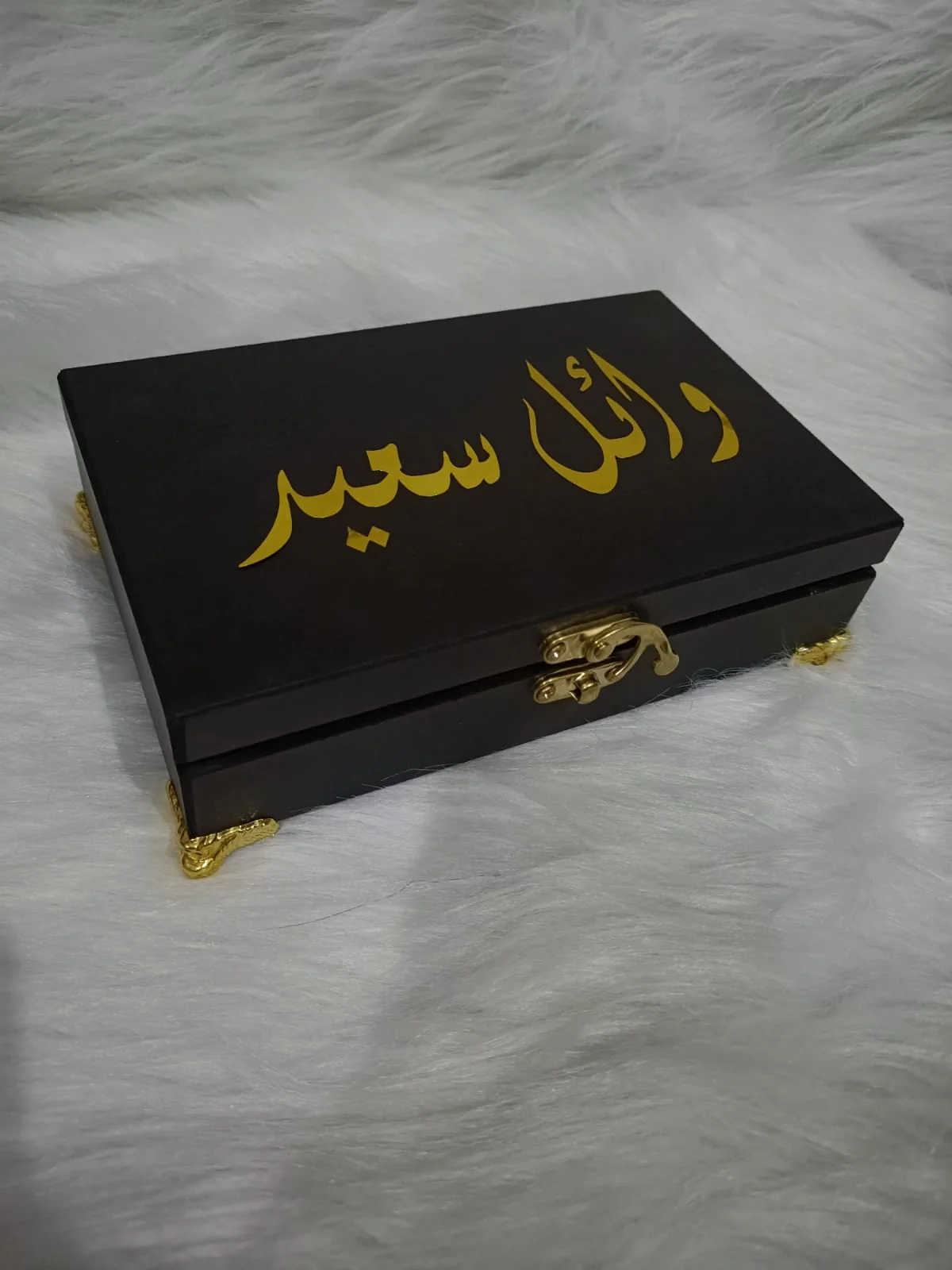 ضومنه ريزن والعلبه خشب بأرجل دهبي — ديكورات منزلية يدوية — Resin Aswan