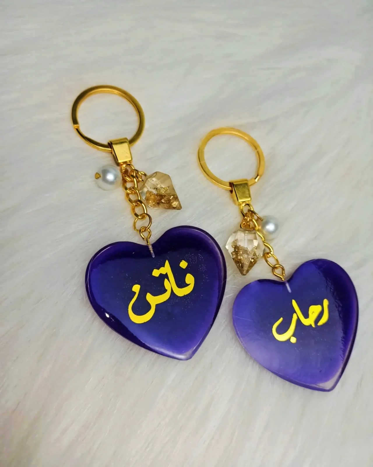 ميداليه قلب بالاسم — اكسسوارات يدوية — Resin Aswan