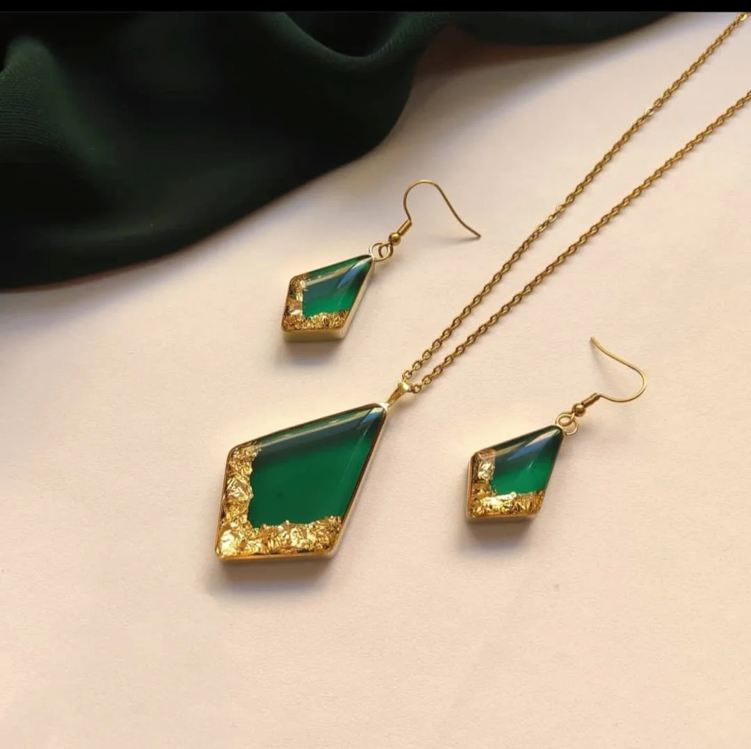سلسله ريزن وحلق هاند ميد — اكسسوارات يدوية — Resin Aswan
