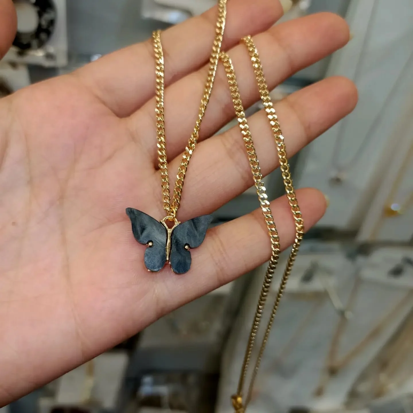 سلسله الفراشه — اكسسوارات يدوية — Resin Aswan