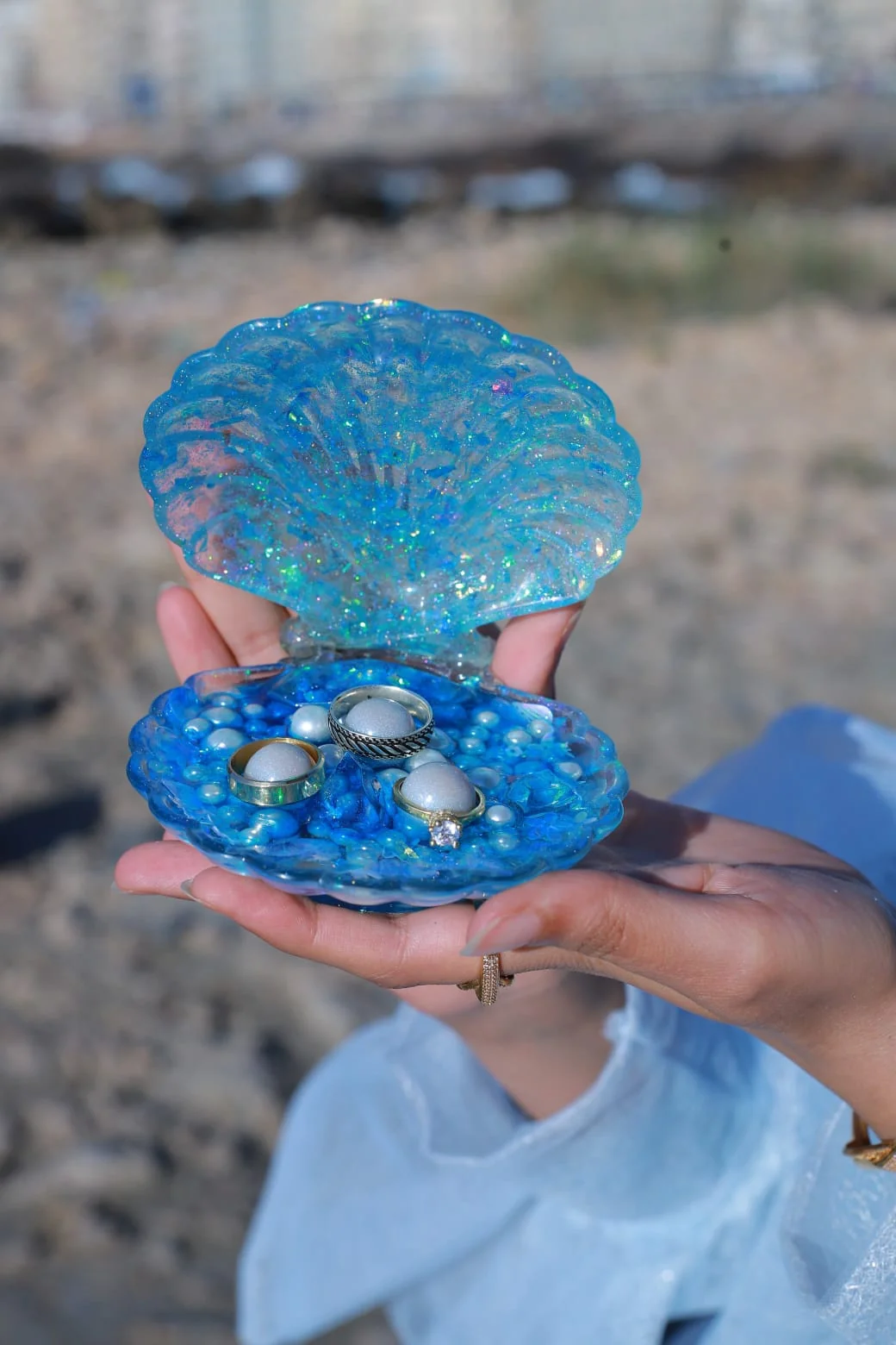 علبه شبكه شكل صدفه — ورد ولوازم الخطوبة والزفاف — Resin Aswan