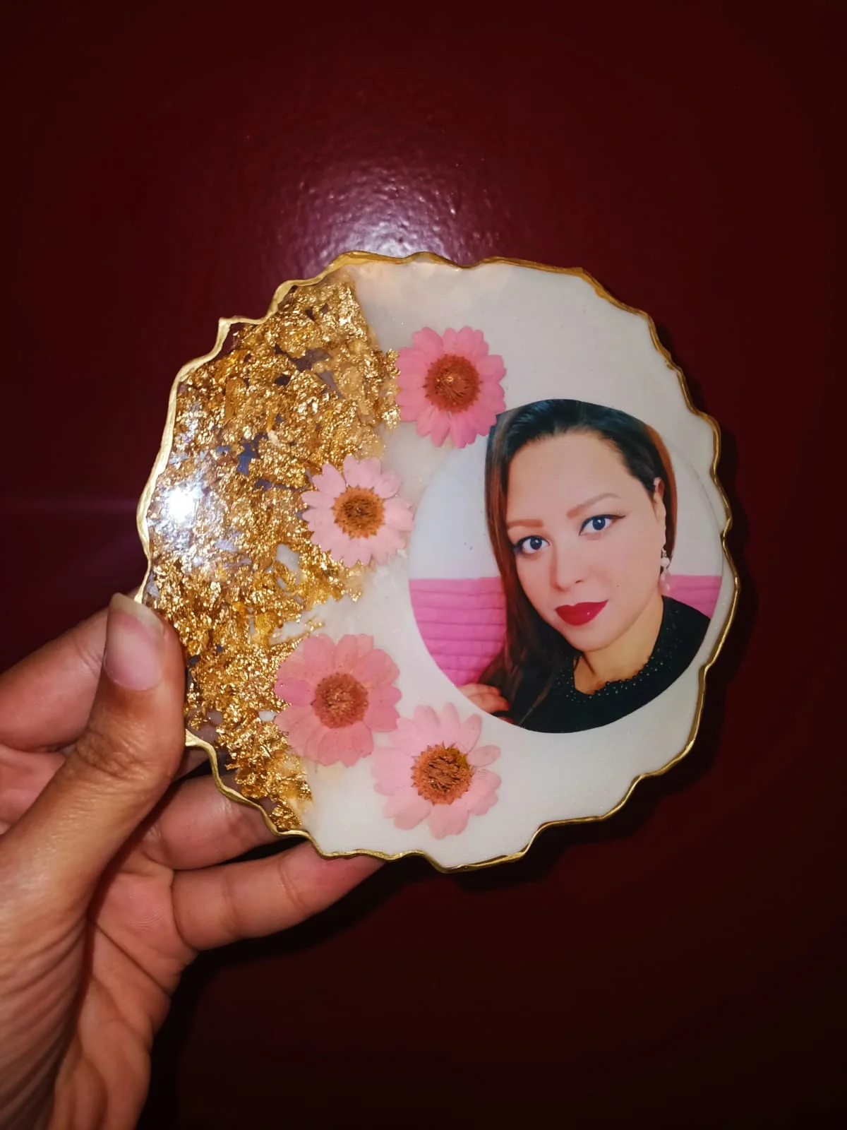 كوستر بالصورة والورد — ورد ولوازم الخطوبة والزفاف — Resin Aswan