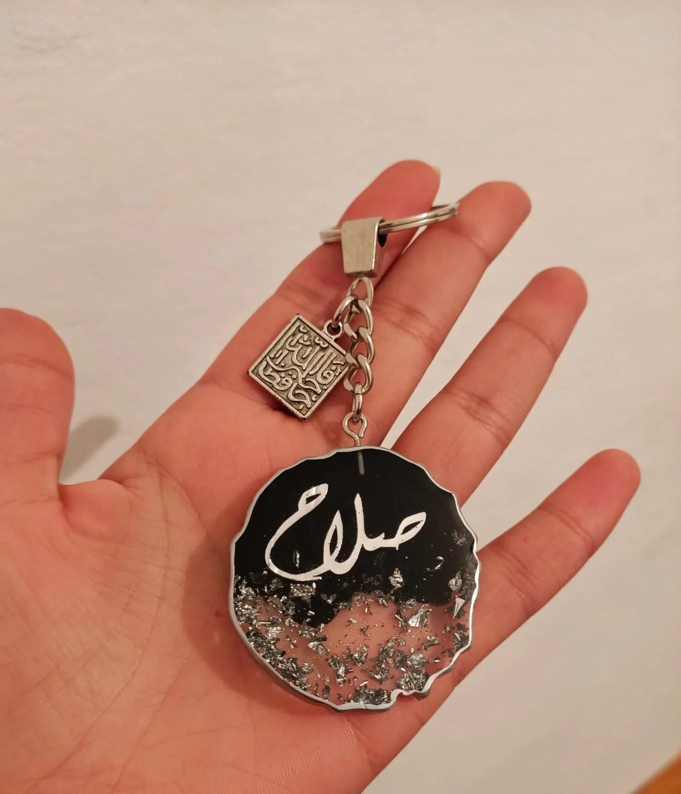 ميداليه ريزن بالاسم ودلايه — اكسسوارات يدوية — Resin Aswan