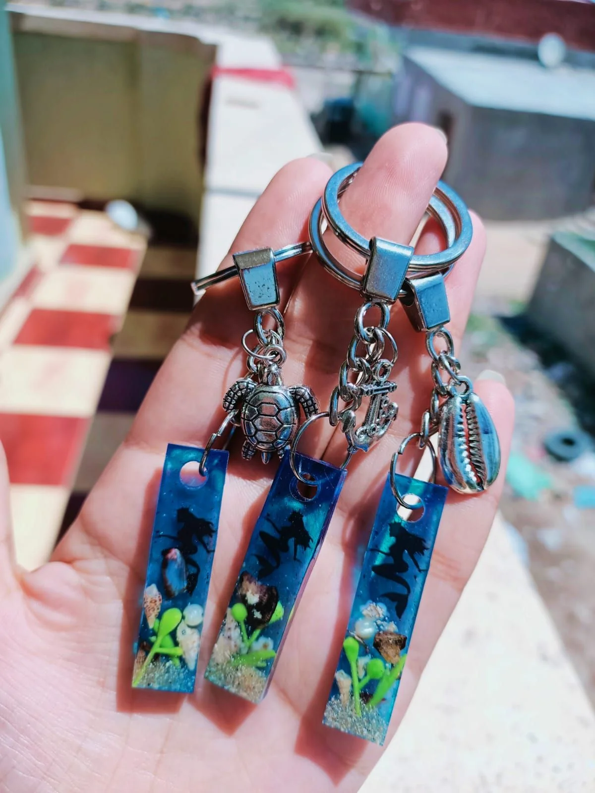 ميداليه عروسه البحر — اكسسوارات يدوية — Resin Aswan